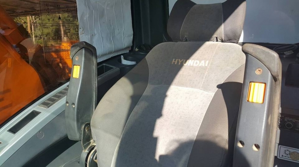 ขายแบคโค Hyundai 220 9s สภาพ 85\% รถสวยมากเอกสานอินวอย รถออกห้างไทย หาอยู่ไม่ผิดหวัง ขายแบคโค Hyundai 220 9s สภาพ 85\% รถสวยมากเอกสานอินวอย รถออกห้างไทย หาอยู่ไม่ผิดหวัง