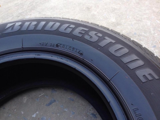ยาง Bridgstone 215-70-15 ปี 16 ครบชุด 4 เส้น 7500  สภาพสวยๆไม่มีปะไม่บวมไม่กินข้าง ดอกยางเหลือเยอะเอาไปวิ่งกันใด้อีกยาวค่ะ