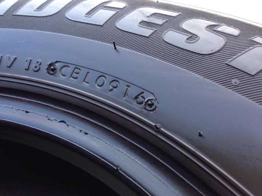 ยาง Bridgstone 215-70-15 ปี 16 ครบชุด 4 เส้น 7500  สภาพสวยๆไม่มีปะไม่บวมไม่กินข้าง ดอกยางเหลือเยอะเอาไปวิ่งกันใด้อีกยาวค่ะ