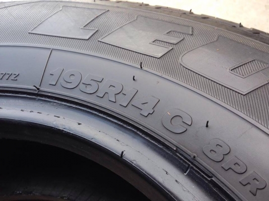 ยาง Bridgstone 195 R 14 ปี 15 ครบชุด 4 เส้น 5000  สภาพสวยๆไม่บวมไม่กินข้าง ดอกยางเหลือเยอะเอาไปวิ่งกันใด้อีกยาวค่ะ