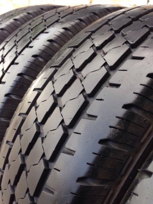 ยาง Bridgstone 195 R 14 ปี 15 ครบชุด 4 เส้น 5000  สภาพสวยๆไม่บวมไม่กินข้าง ดอกยางเหลือเยอะเอาไปวิ่งกันใด้อีกยาวค่ะ