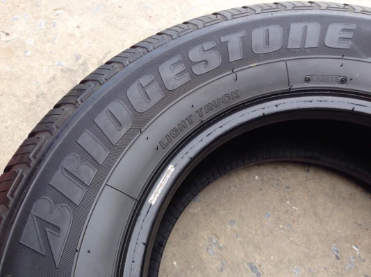 ยาง Bridgstone 195 R 14 ปี 15 ครบชุด 4 เส้น 5000  สภาพสวยๆไม่บวมไม่กินข้าง ดอกยางเหลือเยอะเอาไปวิ่งกันใด้อีกยาวค่ะ