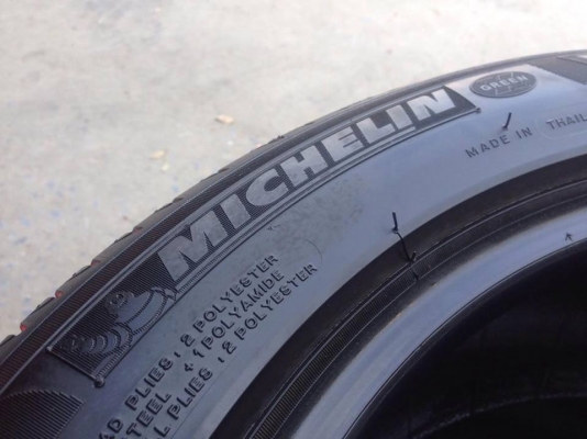 ยาง MICHELIN 225-50-17 ปี 16 ครบชุด 4 เส้น 8000  สภาพสวยๆไม่มีปะไม่บวมไม่กินข้าง ดอกยางเหลือเยอะเอาไปวิ่งกันใด้อีกยาวค่ะ