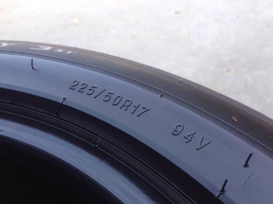 ยาง MICHELIN 225-50-17 ปี 16 ครบชุด 4 เส้น 8000  สภาพสวยๆไม่มีปะไม่บวมไม่กินข้าง ดอกยางเหลือเยอะเอาไปวิ่งกันใด้อีกยาวค่ะ
