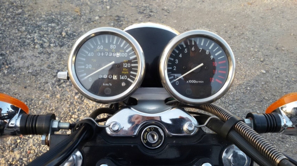 ขายจักรยานยนต์ SYM 197CC ปี 57 ใช้งานน้อยวิ่งแค่ 1,700 กว่าโล เก่าเก็บสภาพ 90\% จอดไว้ไม่ได้ใช้อยากขาย ซื้อใหม่แกะกล่องมาเลย ทะเบียนพร้อมโอน