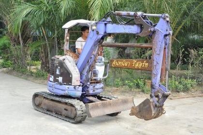 ขายแบคโฮ KOMATSU PC12uu (เท่าpc20) ปีใหม่ สวยเดิมจากญี่ปุ่น ทำงานสมบูรณ์ทุกระบบ รับรองไม่ผิดหวัง 185,000 เท่านั้น!!