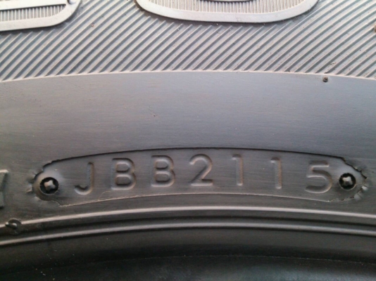 ขายยาง 265/65R17 บริดสโตน ปี15 ดอกยางหนาสดไม่แตกลายไม่ร้าวไม่มีปะ สวยๆ จำนวน 1 ชุด