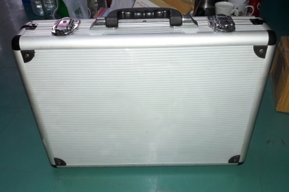 ขายกระเป๋าอลูมิเนียมใส่เครื่องใส่ของใช้ได้ขนาดใหญ่มือสองสภาพดี