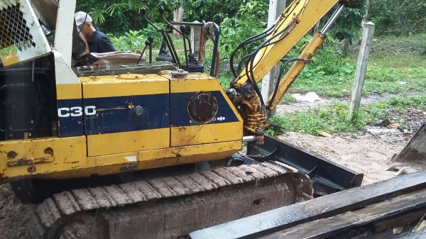 ขายรถแบคโฮ KOMATSU PC30-6 ราคา 200000 ขายรถแบคโฮ KOMATSU PC30-6 ราคา 200000