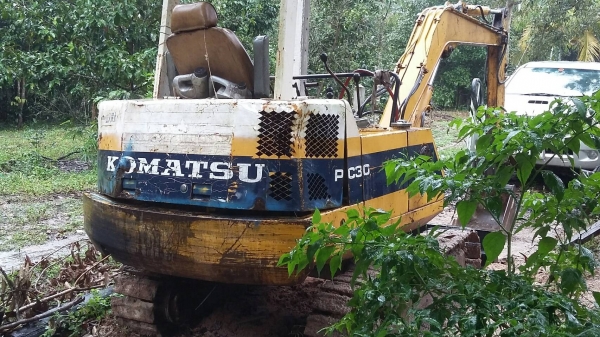 ขายรถแบคโฮ KOMATSU PC30-6 ราคา 200000 ขายรถแบคโฮ KOMATSU PC30-6 ราคา 200000