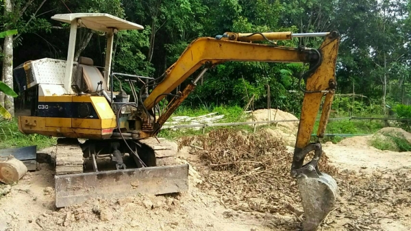 ขายรถแบคโฮ KOMATSU PC30-6 ราคา 200000