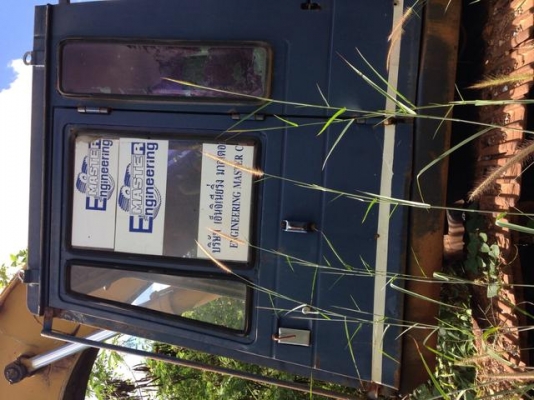 KOMATSU 200 -3  รถตามภาพ  พร้อมใช้งาน  (รถจอดแบตเตอรีใส่ พร้อมใช้)  ราคา  400,000  บาท