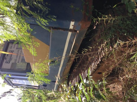 KOMATSU 200 -3  รถตามภาพ  พร้อมใช้งาน  (รถจอดแบตเตอรีใส่ พร้อมใช้)  ราคา  400,000  บาท