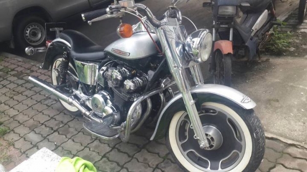 ขาย cb 750f แต่งสวย เครื่องจบ ขี่ได้เลย ทะเบียนแท้ โอนขนส่ง แต่งหมดเยอะ เจ้าของขายเอง ขาย 115000 ติดต่อ 0889419663