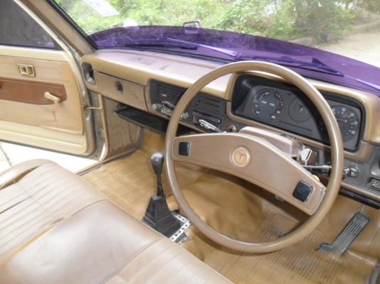 อะไหล่ TOYOTA ม้ากระโดด RN30  ถาดใต้คอนโซลแท้