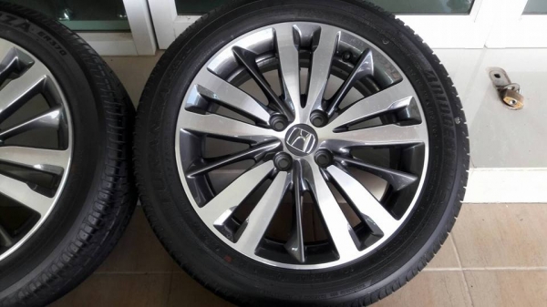 ขายล้อแม็กป้ายแดง jazz 16" พร้อมยางปี16 สนใจติดต่อ ก.เจริญการยางครับ 081-3747940