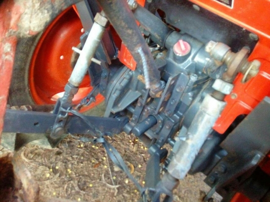 ขายรถแทรคเตอร์ คูโบต้า L3608 ทำงานสองพัน ชม.อุปกรณ์ใบดันหน้าผานหลัง เอกสารเล่มทะเบียนครบ