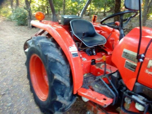 ขายรถแทรคเตอร์ คูโบต้า L3608 ทำงานสองพัน ชม.อุปกรณ์ใบดันหน้าผานหลัง เอกสารเล่มทะเบียนครบ