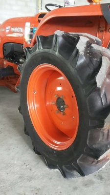 ขายรถไถL4708 ทำงาน1,374ชม. ปี55อุปกรณ์ใบดันหน้าผานหลัง6สภาพสวยยางดีเครื่องเดิมเอกสารทะเบียนครบ