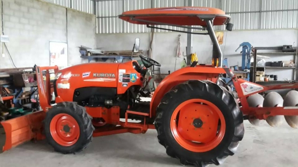 ขายรถไถL4708 ทำงาน1,374ชม. ปี55อุปกรณ์ใบดันหน้าผานหลัง6สภาพสวยยางดีเครื่องเดิมเอกสารทะเบียนครบ