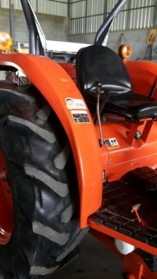 ขายรถไถL4708 ทำงาน1,374ชม. ปี55อุปกรณ์ใบดันหน้าผานหลัง6สภาพสวยยางดีเครื่องเดิมเอกสารทะเบียนครบ