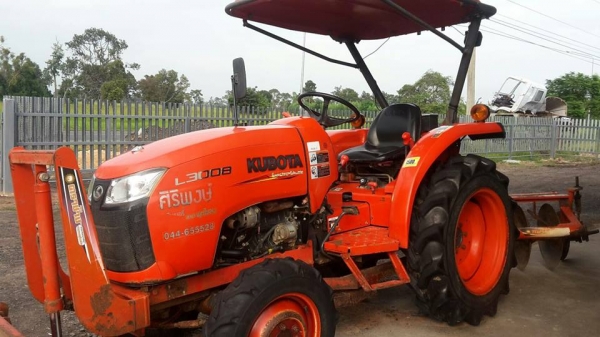 ขายรถแทรคเตอร์คูโบต้า L3008ทำงาน1,219ชม. ปี55 อุปกรณ์ใบดันหน้า ผานหลัง สภาพเดิมช่วงล่างดี