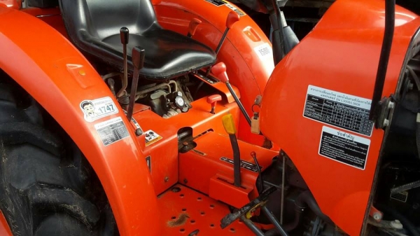 ขายรถแทรคเตอร์คูโบต้า L3008ทำงาน1,219ชม. ปี55 อุปกรณ์ใบดันหน้า ผานหลัง สภาพเดิมช่วงล่างดี