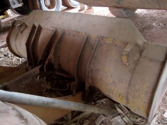 รถตักKOMATSU 510...กรองคู่ จอดไว้หลายวันที่โรงจอด แบตเสีย..รถมีเอกสารอินวอยล์