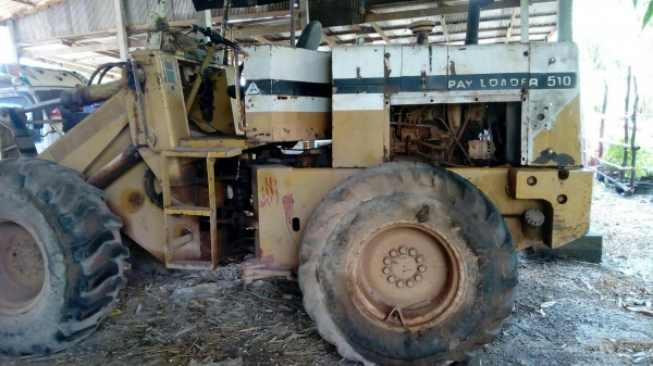 รถตักKOMATSU 510...กรองคู่ จอดไว้หลายวันที่โรงจอด แบตเสีย..รถมีเอกสารอินวอยล์
