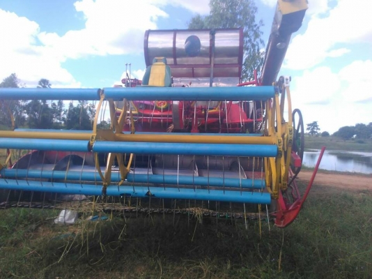 ขายรถเกี่ยวข้าว เกษตรพัฒนาไอ้หนุ่มไวไฟ เครื่องอีซูซุ210เทอร์โบว์ ตัวเดินไฮดราท ปั๊ม22อีตั้นช่วงล่างใหม่ กำลังลงงาน ติดต่อ 080-7964423  วีดีโอการทำงาน https://youtu.be/Q5beWH8MnkM