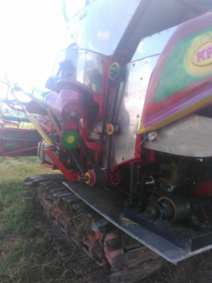 ขายรถเกี่ยวข้าว เกษตรพัฒนาไอ้หนุ่มไวไฟ เครื่องอีซูซุ210เทอร์โบว์ ตัวเดินไฮดราท ปั๊ม22อีตั้นช่วงล่างใหม่ กำลังลงงาน ติดต่อ 080-7964423  วีดีโอการทำงาน https://youtu.be/Q5beWH8MnkM