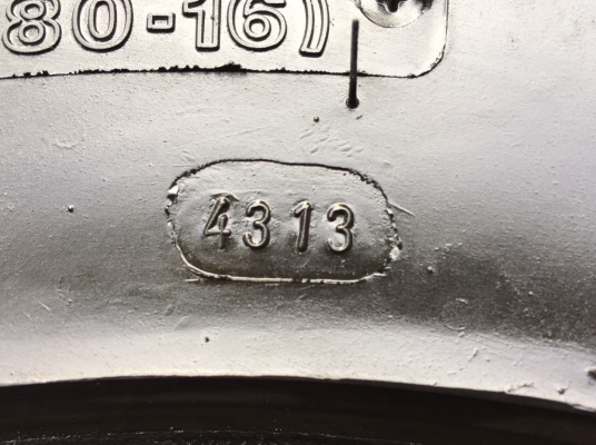 ยาง King Cobra 32 9.5 R16 สิ้นปี13 ไม่มีปะ พร้อมใช้งาน ราคาไม่แพง