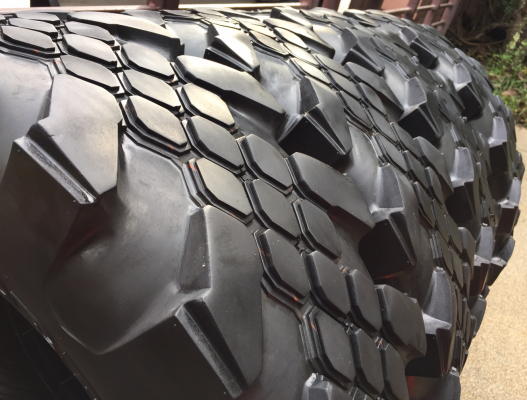 ยาง King Cobra 32 9.5 R16 สิ้นปี13 ไม่มีปะ พร้อมใช้งาน ราคาไม่แพง