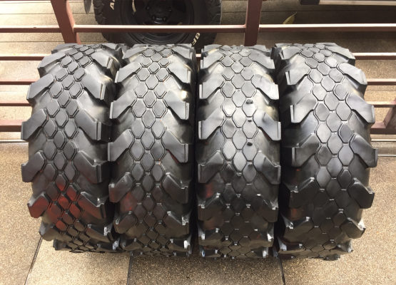 ยาง King Cobra 32 9.5 R16 สิ้นปี13 ไม่มีปะ พร้อมใช้งาน ราคาไม่แพง