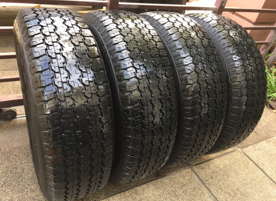 ยาง Bridgestone 245 70 16 กลางปี15 ดอกเต็ม ไม่มีปะ ราคาไม่แพง