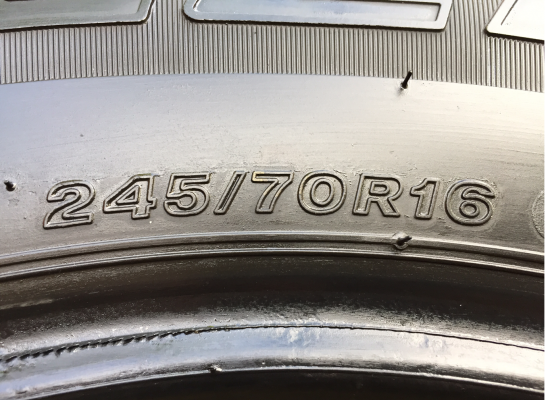 ยาง Bridgestone 245 70 16 กลางปี15 ดอกเต็ม ไม่มีปะ ราคาไม่แพง