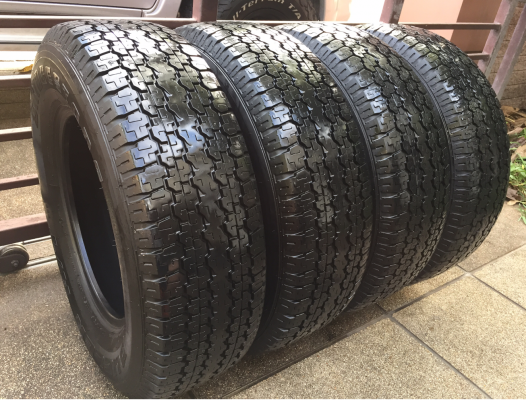 ยาง Bridgestone 245 70 16 กลางปี15 ดอกเต็ม ไม่มีปะ ราคาไม่แพง