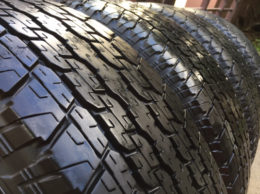 ยาง Bridgestone 245 70 16 ปี16 ดอกเต็ม ราคาไม่แพง