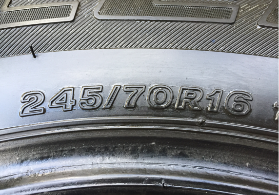 ยาง Bridgestone 245 70 16 ปี16 ดอกเต็ม ราคาไม่แพง