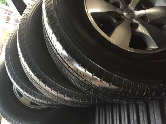 ยางบริสโตนปี15 265/70r16 ดอกเหลือๆ ประหยัดน้ำมันพร้อมแม็กวีโก้เดิมๆ ยางบริสโตนปี15 265/70r16 ดอกเหลือๆ ประหยัดน้ำมันพร้อมแม็กวีโก้เดิมๆ