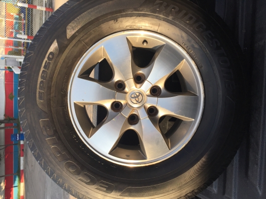 ยางบริสโตนปี15 265/70r16 ดอกเหลือๆ ประหยัดน้ำมันพร้อมแม็กวีโก้เดิมๆ