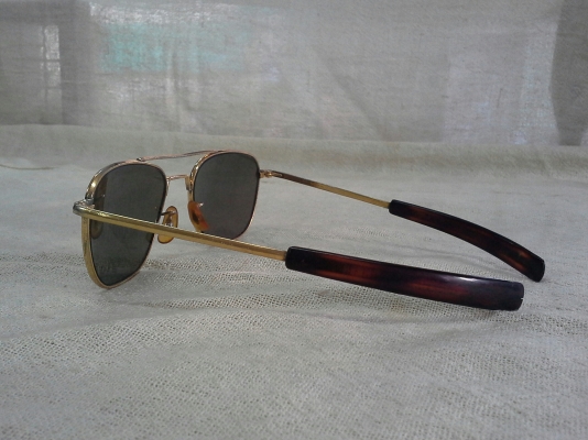 แว่นตาอเมริกันวินเทจเสืออากาศ ตัวต้นตำรับ! ปลอกขาน้ำตาล-ดำ! Original AO American Optical handmade in USA หายาก! แว่นตาอเมริกันวินเทจเสืออากาศ ตัวต้นตำรับ! ปลอกขาน้ำตาล-ดำ! Original AO American Optical handmade in USA หายาก!