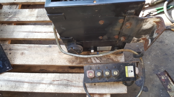 ปั้มไฮดรอลิค ออก 2 สาย ไฟ 24 v รหัส C1 - 1 ราคา 4800 สอบถามได้