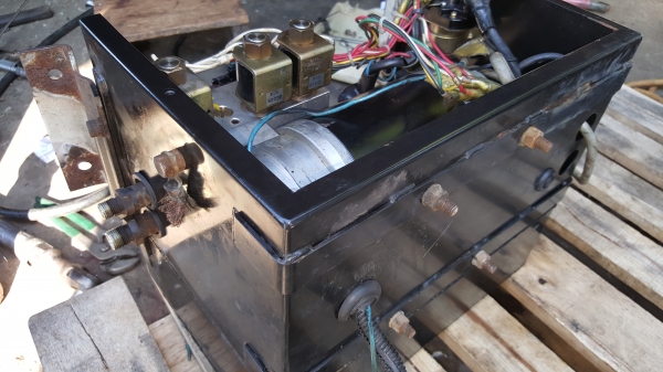 ปั้มไฮดรอลิค ออก 2 สาย ไฟ 24 v รหัส C1 - 1 ราคา 4800 สอบถามได้