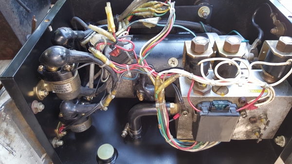 ปั้มไฮดรอลิค ออก 2 สาย ไฟ 24 v รหัส C1 - 1 ราคา 4800 สอบถามได้