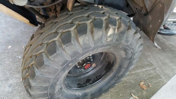 ยาง36/12.5/16.5สภาพดีมากครับ ขายเฉพาะยางนะครับ 8500 ครับ สนใจโทรคุยได้นะครับ