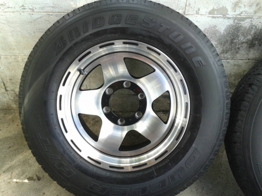 ล้อใหม่ขอบ16นิ้ว6รู พร้อมยาง ชุดนี้ ราคา 7800 บาท