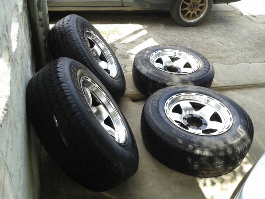 ล้อใหม่ขอบ16นิ้ว6รู พร้อมยาง ชุดนี้ ราคา 7800 บาท