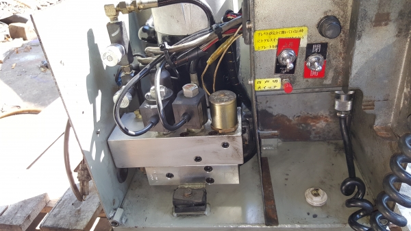 ปั้มไฮดรอลิค 24 V ออก 2 สาย รหัสสินค้า C1 - 2 ราคา 5400  สอบถามต่อรองได้ ขายได้ขาย