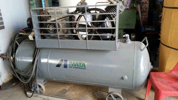ขายครับปั๊มลม iwata 10 hp 52oL